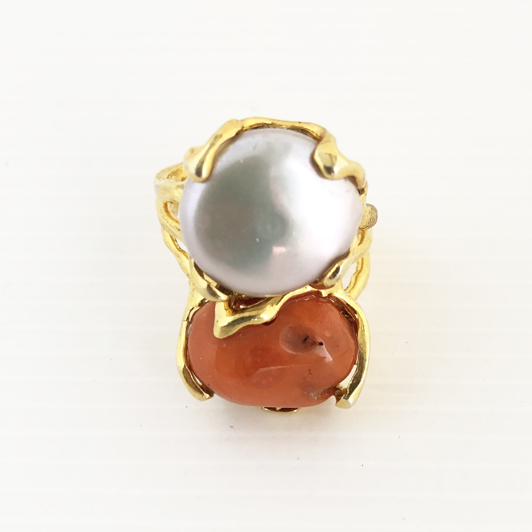 Anello con perla e corallo