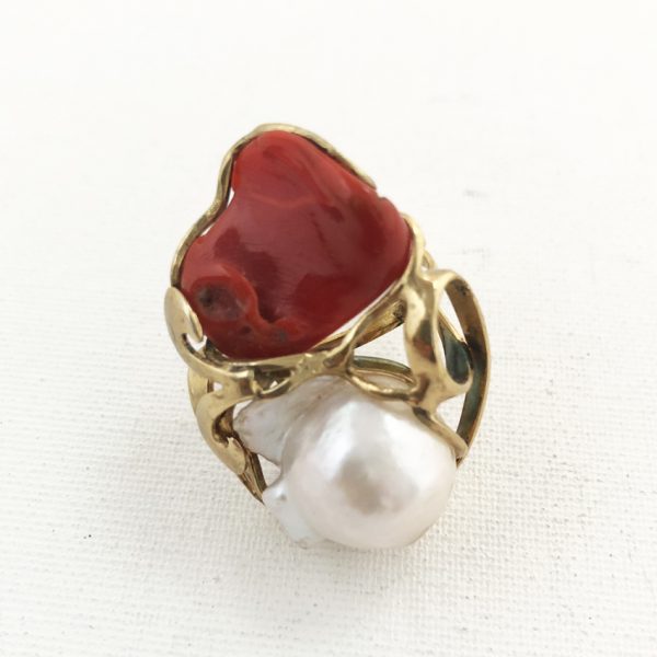 Anello con perla e corallo