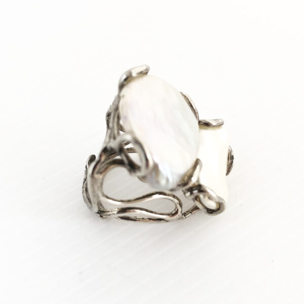 Anello con perle barocche