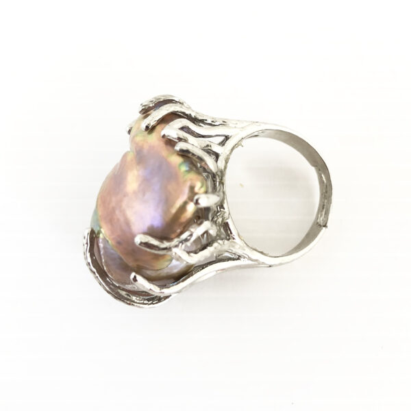Anello con perlone barocco
