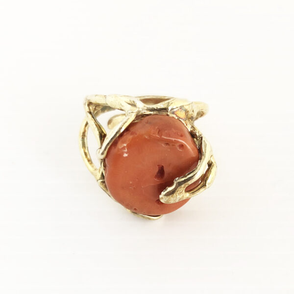 Anello in argento con corallo