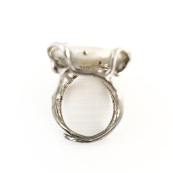 Anello in argento con perle barocche