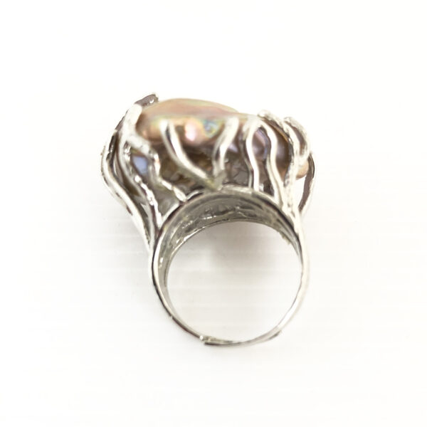 Anello in metallo con perlone
