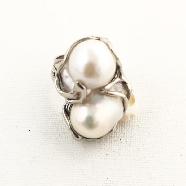 Anello in qrgento con perle barocche