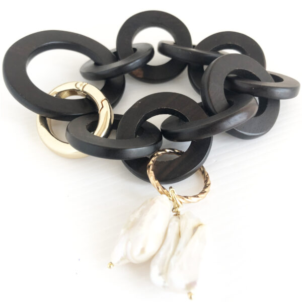BRACCIALE A CATENA IN EBANO CON PERLE BAROCCHE