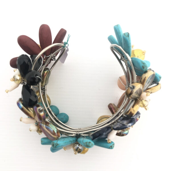 Bracciale con fiori di pietra