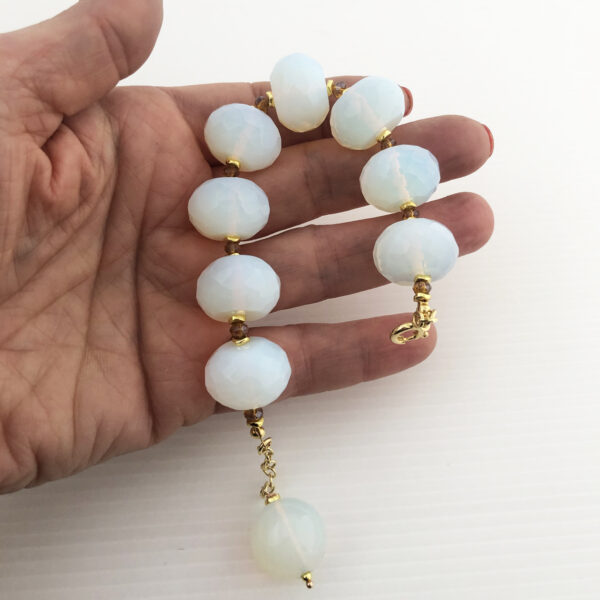Bracciale con pietre sfaccettate in pietre di luna