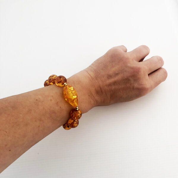 Bracciale con sfere di ambra