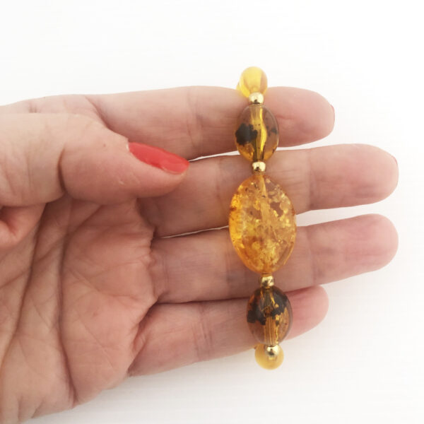 Bracciale con sfere di resina e pasta di ambra
