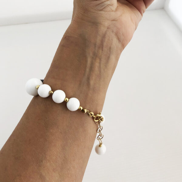 Bracciale di agata bianca con lunotto in onice