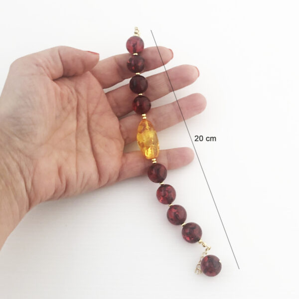 Bracciale di ambra con centrale ovale