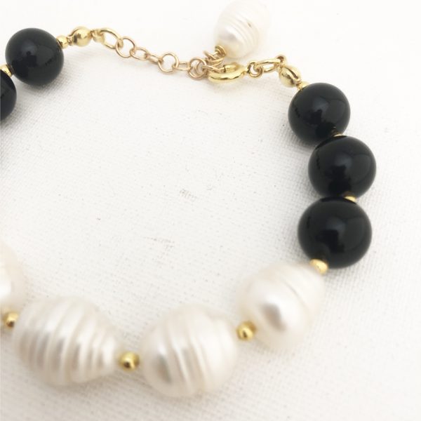 Bracciale di perle barocche e onice