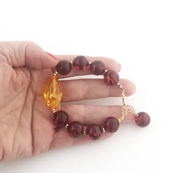 Bracciale in ambra con centrale ovale