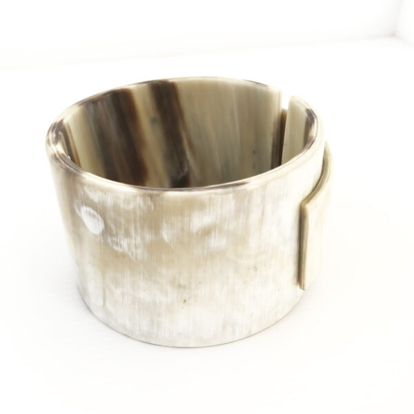 Bracciale in corno bianco