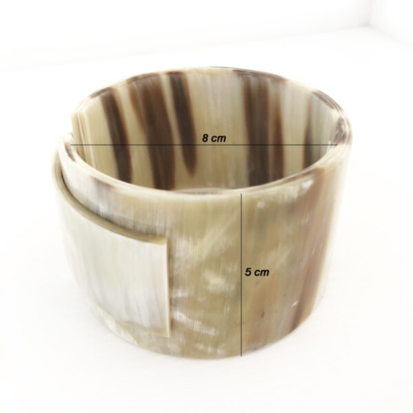 Bracciale in corno chiaro