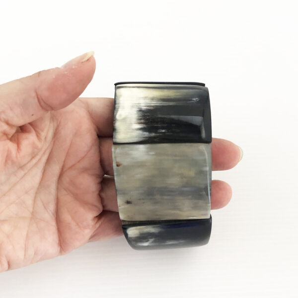 Bracciale in corno scuro