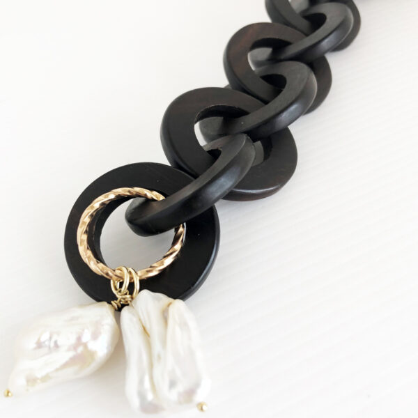 Bracciale in ebano con perle