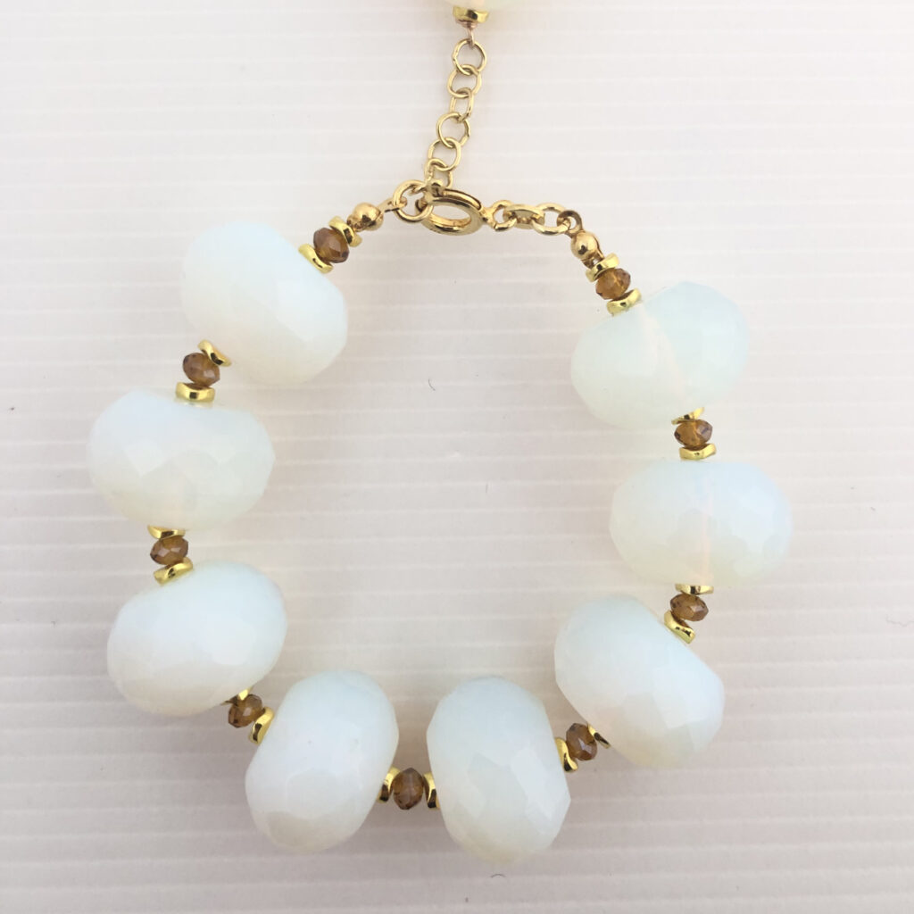 Bracciale in opale sfaccettato e quarzi