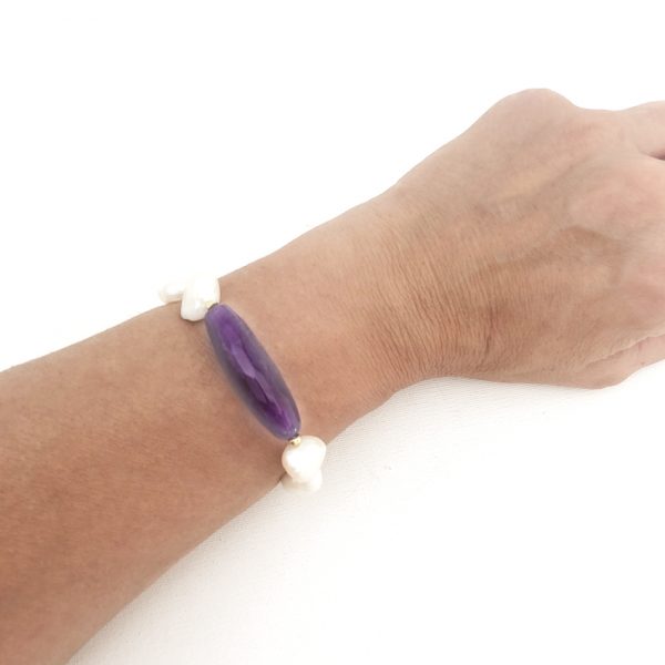 Bracciale in perle con centrale di pietra viola