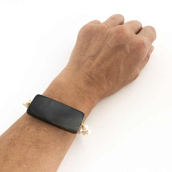 Bracciale perle e corno