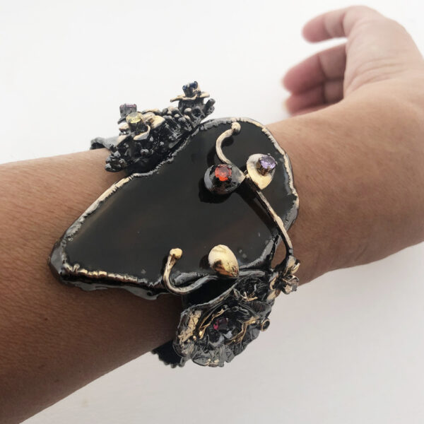 Bracciale rigido con pietre dure