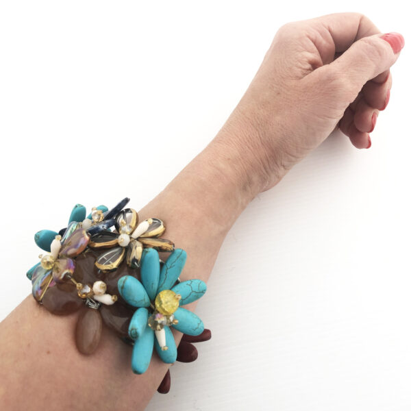 Bracciale rigido con turchesi e pietre dure