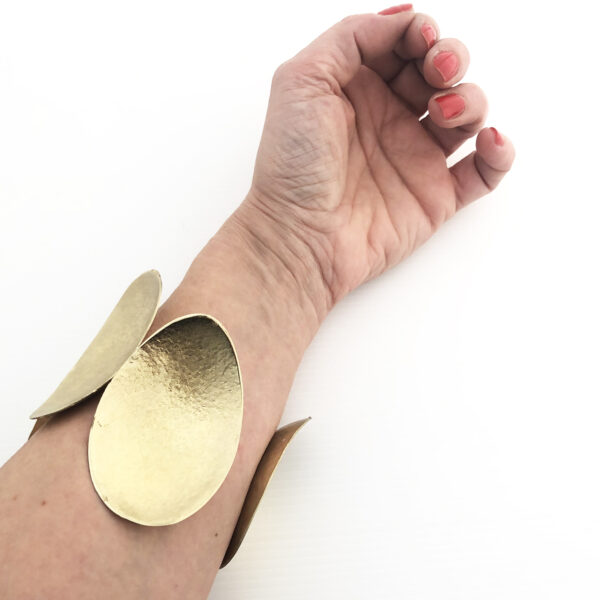 Bracciale rigido dorato