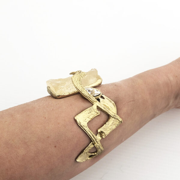 Bracciale rigido in bronzo con cristalli e pietre dure
