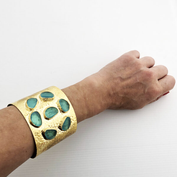 Bracciale rigido in bronzo con pietre