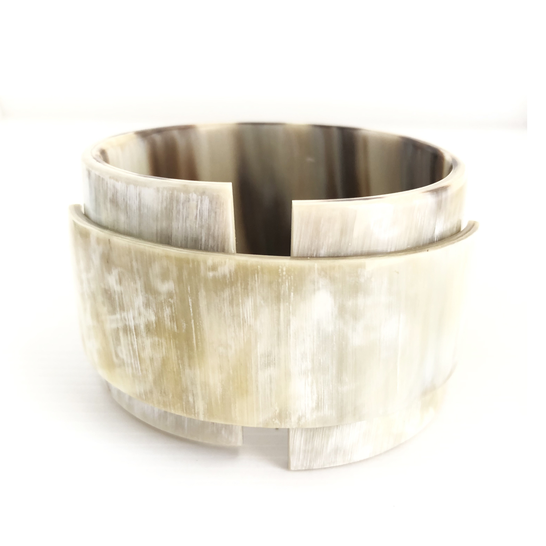 Bracciale rigido in corno bianco