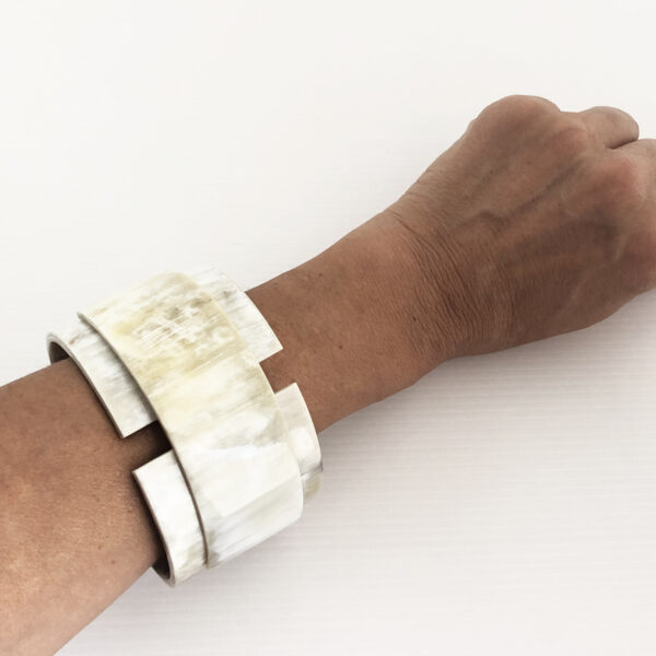 Bracciale rigido in crono chiaro