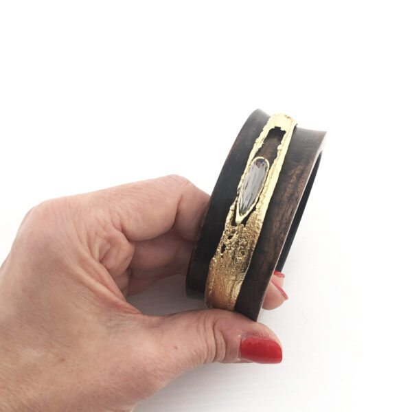Bracciale rigido in ebano con pietra