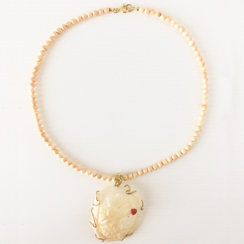COLLANA IN CONCHIGLIA ROSA
