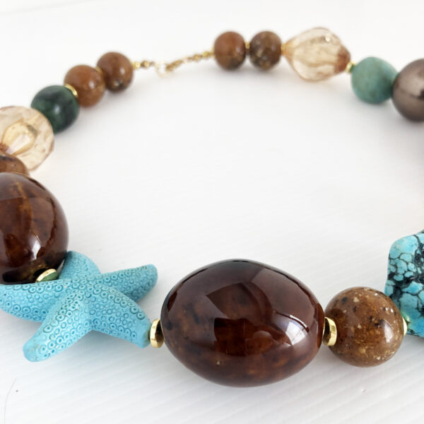 Collana azzurra e marrone