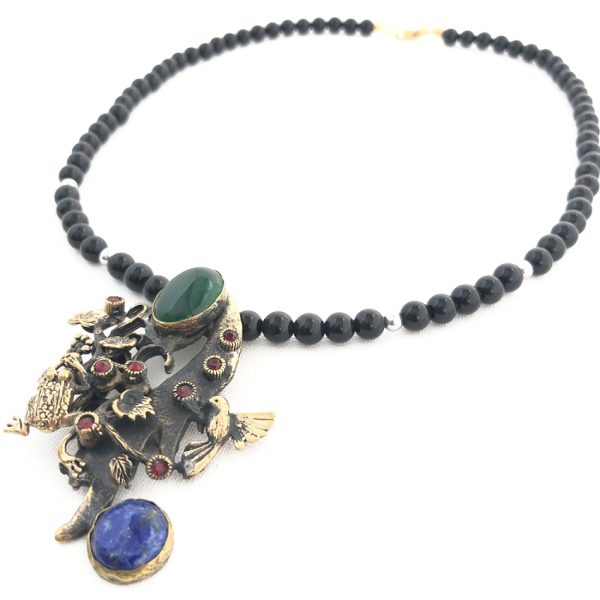 Collana con centrale in bronzo e pietre dure