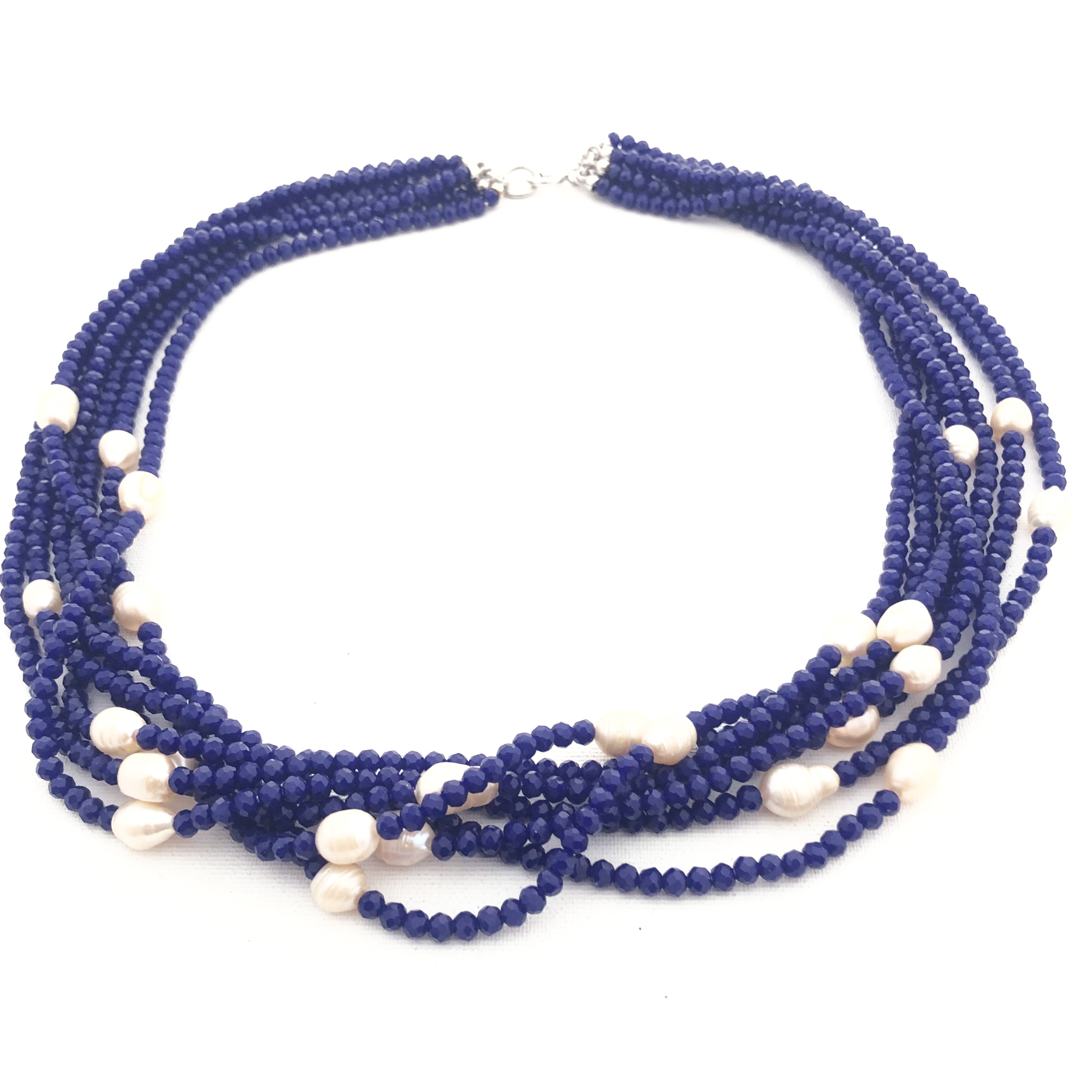 Collana con cristalli blu e perle