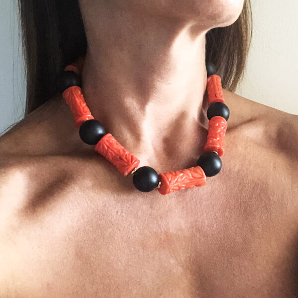Collana corallo e ebano nero