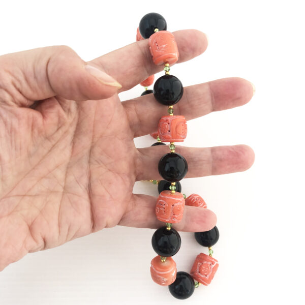 Collana girocollo con corallo