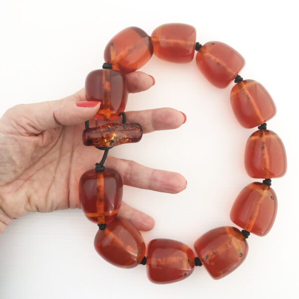 Collana in ambra antica