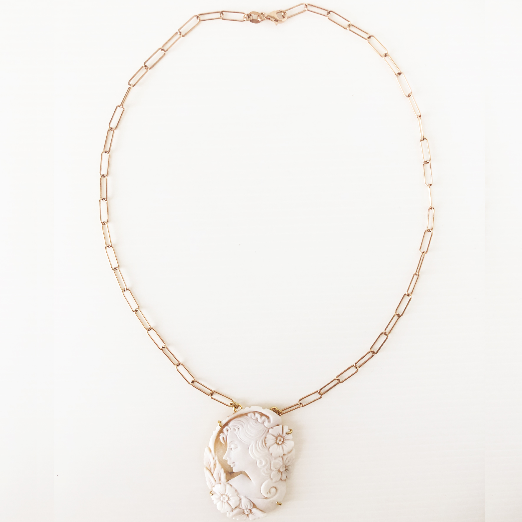 Collana in argento ramato con ciondolo cammeo