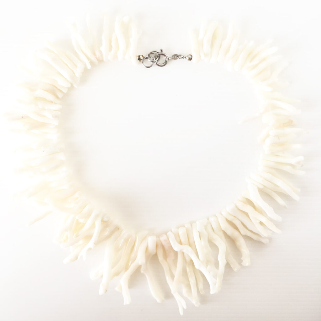 Collana in corallo bianco