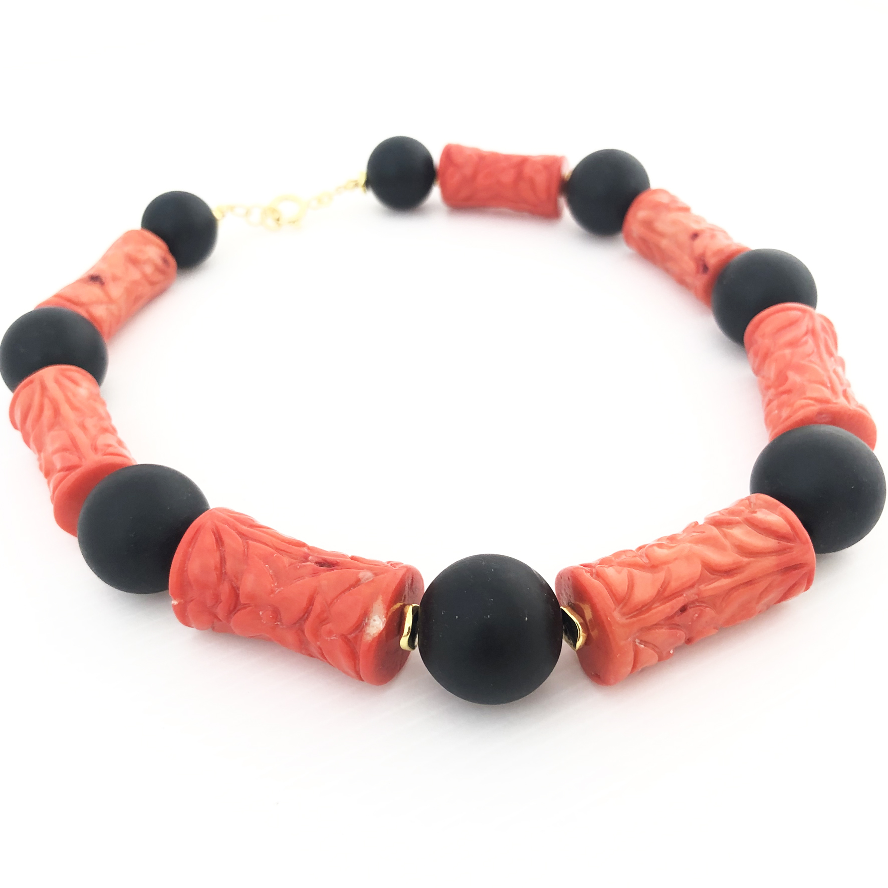 Collana in corallo e ebano