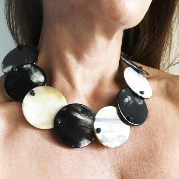 Collana in corno black and white