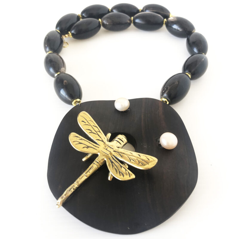 Collana in ebano con libellula
