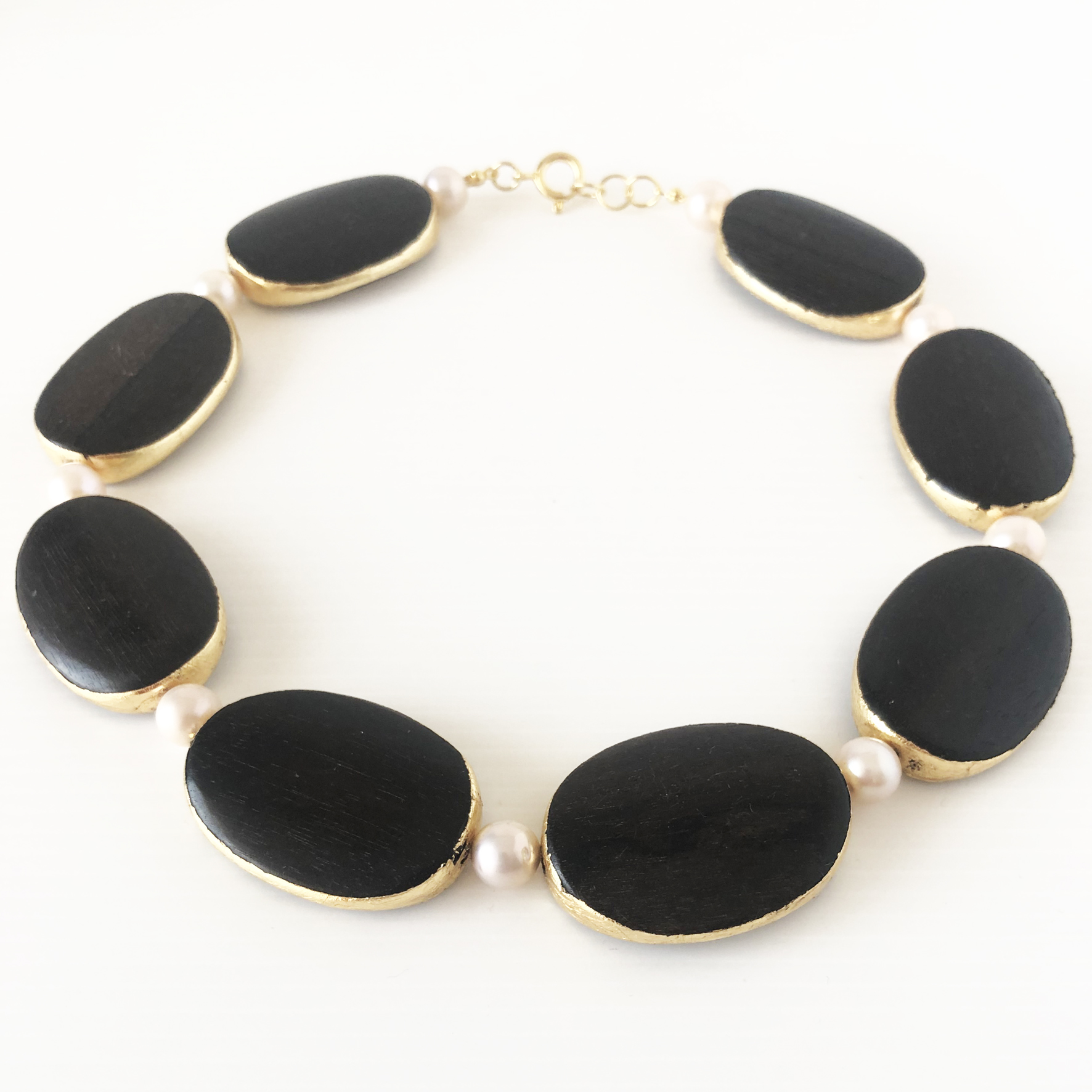 Collana in ebano con particolari dorati