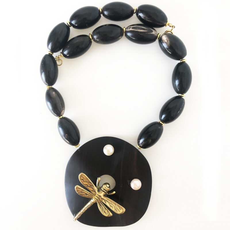 Collana in ebano e corno
