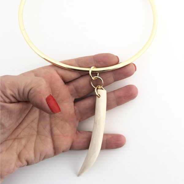 Collana in ottone con corno