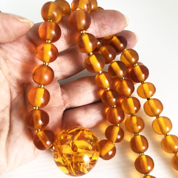 Collana in pasta di ambra opaca