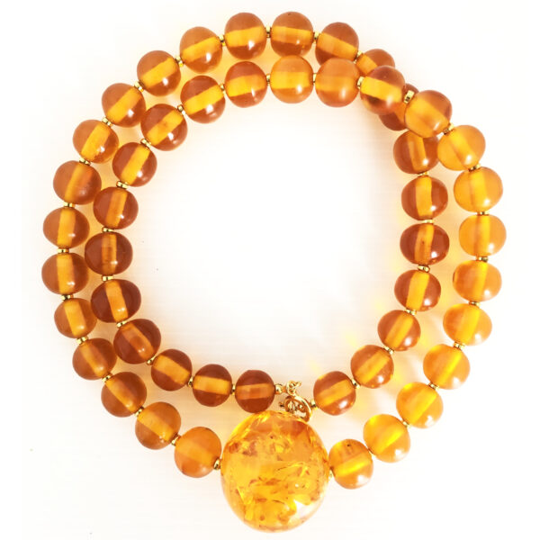 Collana lunga in ambra con centrale