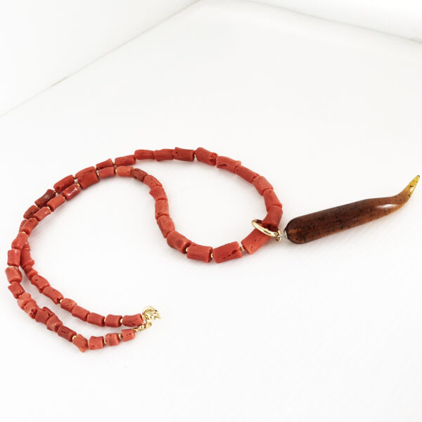 Collana lunga in corallo rosso